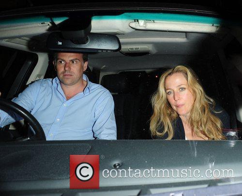 gillian anderson mark griffiths. Gillian Anderson and her husband Mark Griffiths seen leaving The Ivy Club in