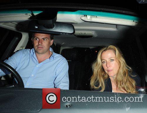 gillian anderson mark griffiths. Gillian Anderson and her husband Mark Griffiths seen leaving The Ivy Club in