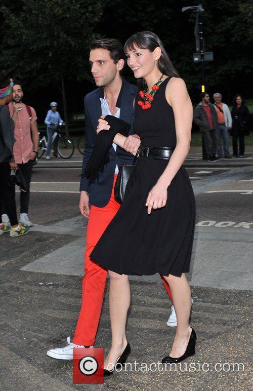 mika-and-guest-the-serpentine-gallery-summer_3964814.jpg