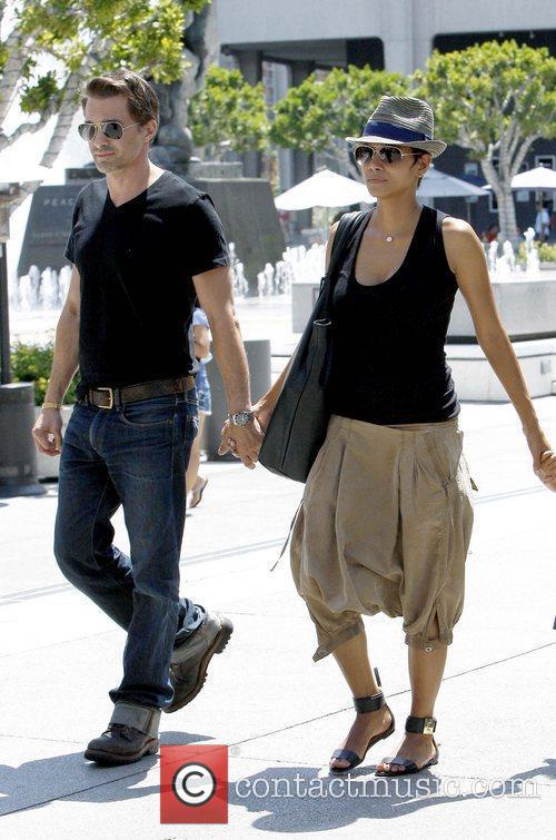 Olivier Martinez - Halle Berry arrives at The Music Center with her ...